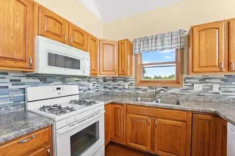 6915 Johnson Rd, Hebron, IL 60034 photo 4
