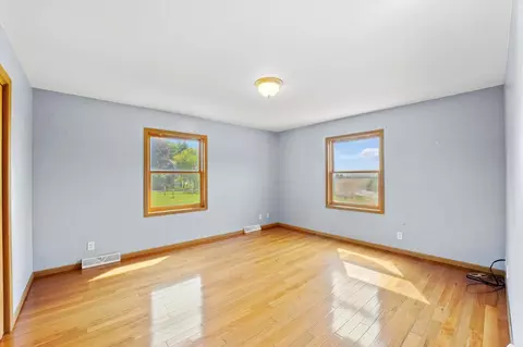 6915 Johnson Rd, Hebron, IL 60034 photo 11