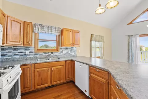 6915 Johnson Rd, Hebron, IL 60034 photo 3