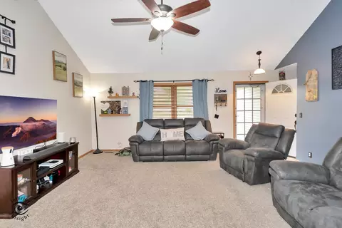 175 E First St, Manteno, IL 60950 photo 5