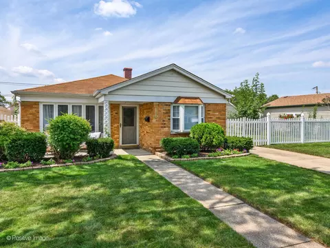 11600 S Rogowski Dr, Merrionette Park, IL 60803