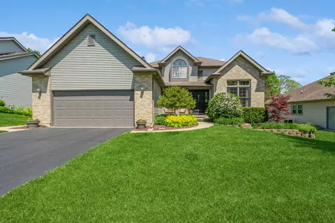 1016 Golden Ave, Woodstock, IL 60098