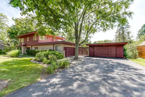 135 E Hawthorne Ct, Lake Bluff, IL 60044 photo 3