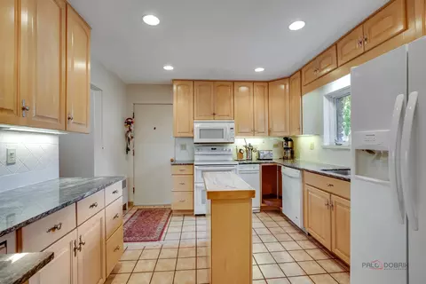 135 E Hawthorne Ct, Lake Bluff, IL 60044 photo 18