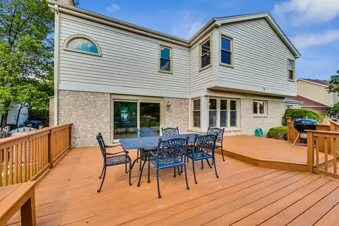 Exterior - 761 Kylemore Dr, Des Plaines, IL 60016 photo 5 of 10