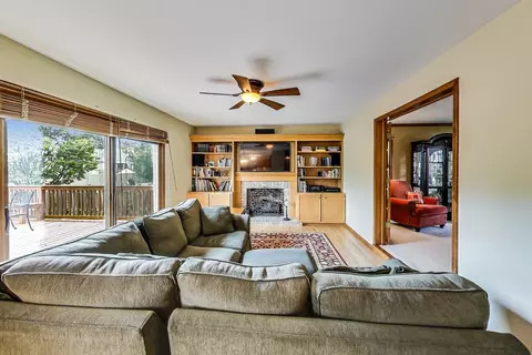 Living - 761 Kylemore Dr, Des Plaines, IL 60016 photo 1 of 3