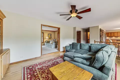 Living - 761 Kylemore Dr, Des Plaines, IL 60016 photo 2 of 3