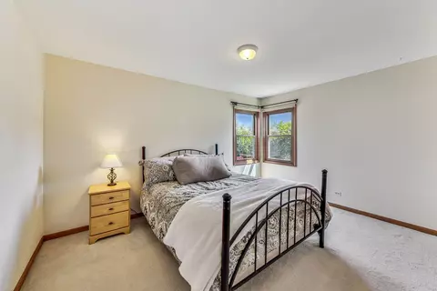 Bedroom - 761 Kylemore Dr, Des Plaines, IL 60016 photo 5 of 6