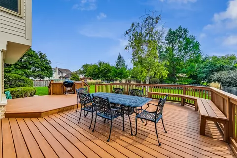 Exterior - 761 Kylemore Dr, Des Plaines, IL 60016 photo 4 of 10