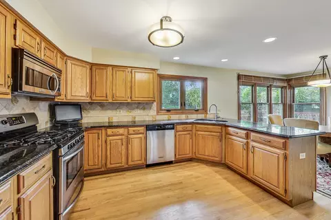 Kitchen - 761 Kylemore Dr, Des Plaines, IL 60016 photo 1 of 3