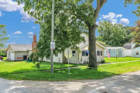 315 N Walnut St, Arrowsmith, IL 61722 photo 5