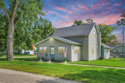 315 N Walnut St, Arrowsmith, IL 61722