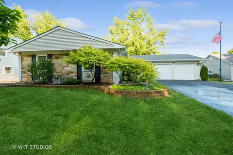 19 Dartford Ln, Schaumburg, IL 60194