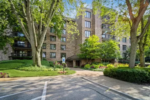 3741 Mission Hills Rd #509, Northbrook, IL 60062