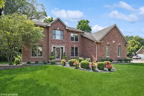 3701 Queen Elizabeth Ct, Saint Charles, IL 60174