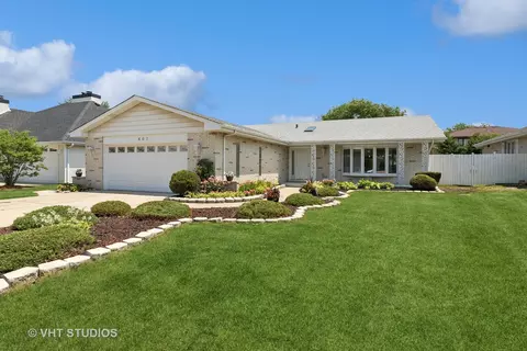 607 S Noah Ter, Mount Prospect, IL 60056