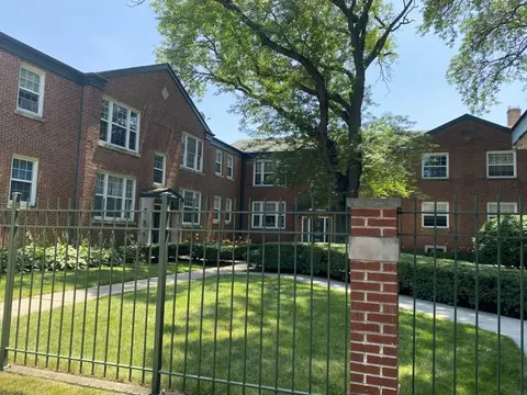 2417 W Fitch Ave #1, Chicago, IL 60645