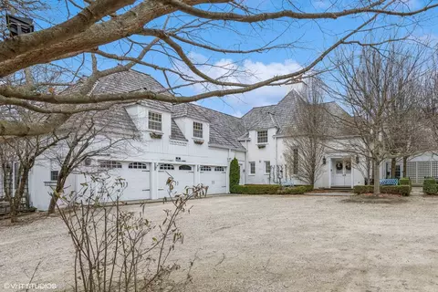 374 N Bateman Cir, Barrington Hills, IL 60010