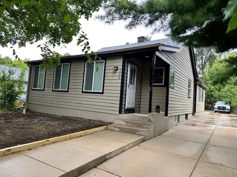 586 Glenwood Ave, Elgin, IL 60120