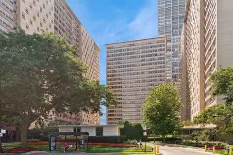 3950 N Lake Shore Dr #718, Chicago, IL 60613