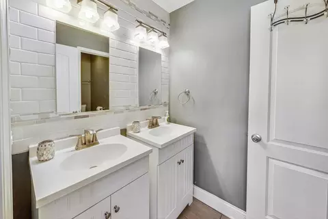 Bath - 2440 207th St, Olympia Fields, IL 60461 photo 5 of 7