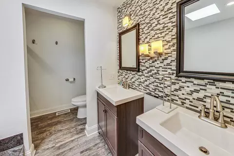 Bath - 2440 207th St, Olympia Fields, IL 60461 photo 2 of 7
