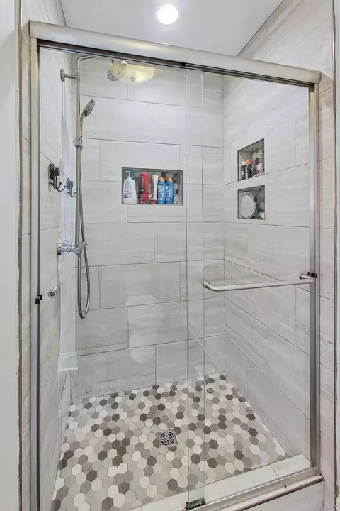 Bath - 2440 207th St, Olympia Fields, IL 60461 photo 4 of 7