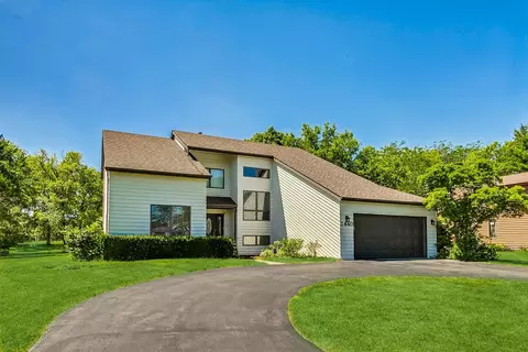 Exterior - 2440 207th St, Olympia Fields, IL 60461 photo 2 of 9