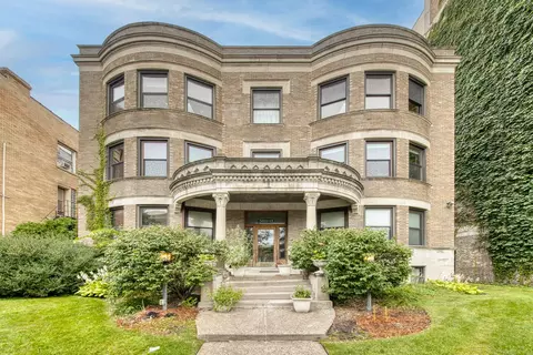 5611 N Winthrop Ave #2A, Chicago, IL 60660
