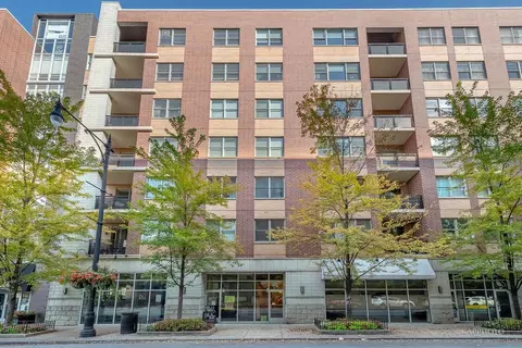 873 N Larrabee St #701, Chicago, IL 60610