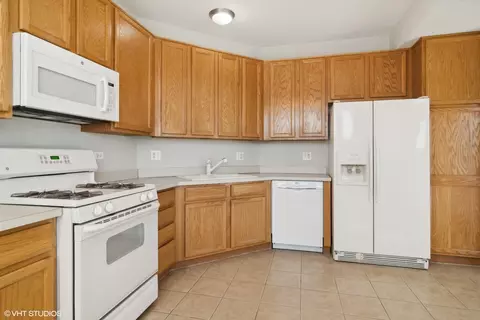 Kitchen - 660 Prestwick Ln #507, Wheeling, IL 60090 photo 2 of 2