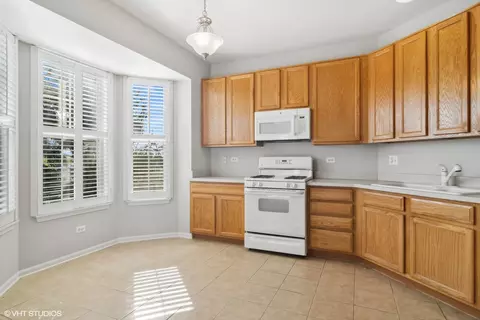 Kitchen - 660 Prestwick Ln #507, Wheeling, IL 60090 photo 1 of 2