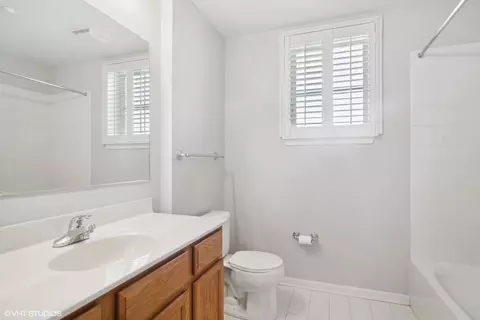 Bath - 660 Prestwick Ln #507, Wheeling, IL 60090 photo 2 of 2