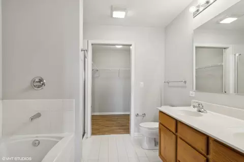 Bath - 660 Prestwick Ln #507, Wheeling, IL 60090 photo 1 of 2