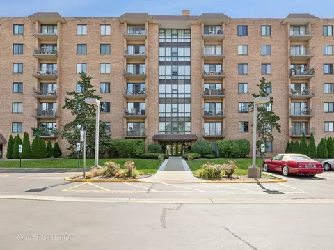 1727 W Crystal Ln #706, Mount Prospect, IL 60056