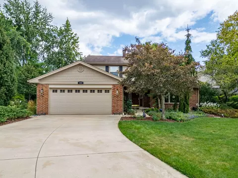 1483 Huntleigh Ct, Wheaton, IL 60189