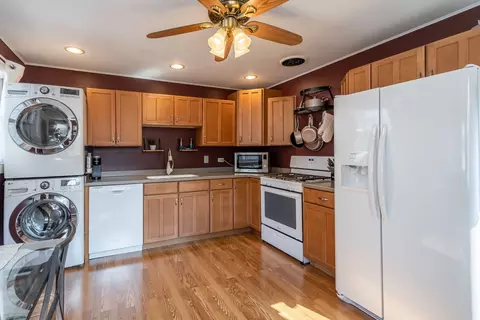 Kitchen - 2802 Campbell St, Rolling Meadows, IL 60008 photo 3 of 3