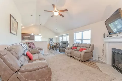 730 Casey Dr, Minooka, IL 60447 photo 3