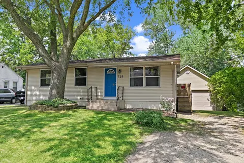 729 Brink St, Woodstock, IL 60098