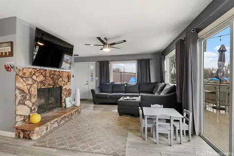Living - 721 Kingston Blvd, Mchenry, IL 60050 photo 1 of 2