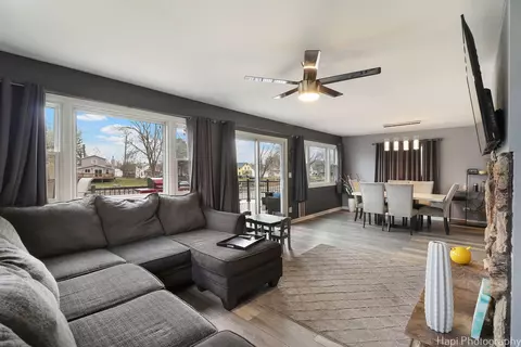 Living - 721 Kingston Blvd, Mchenry, IL 60050 photo 2 of 2