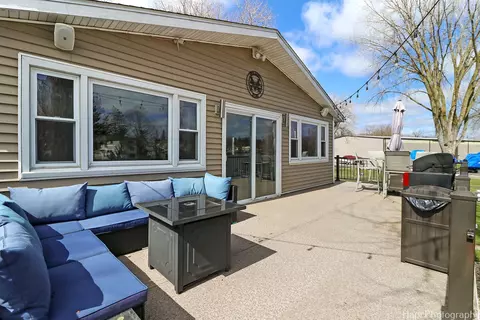 Exterior - 721 Kingston Blvd, Mchenry, IL 60050 photo 2 of 5