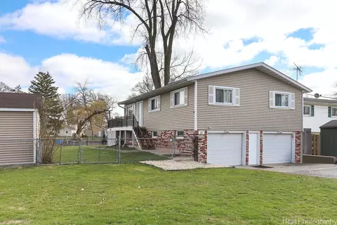 Exterior - 721 Kingston Blvd, Mchenry, IL 60050 photo 4 of 5
