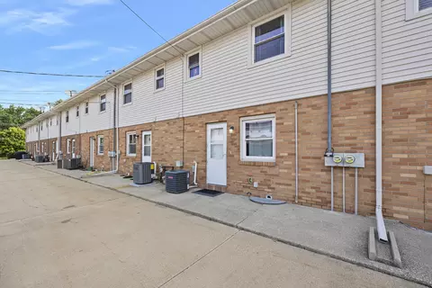 105 E Lincoln #H, Normal, IL 61761