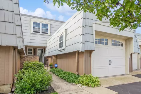 647 Dauphine Ct #E, Elk Grove Village, IL 60007