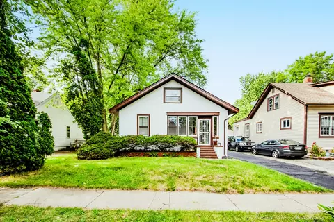 1027 W New York St, Aurora, IL 60506