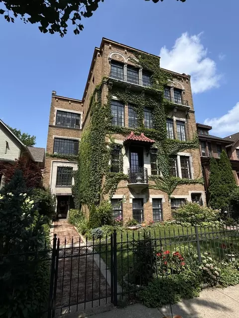 4410 N Hermitage Ave #3E, Chicago, IL 60640