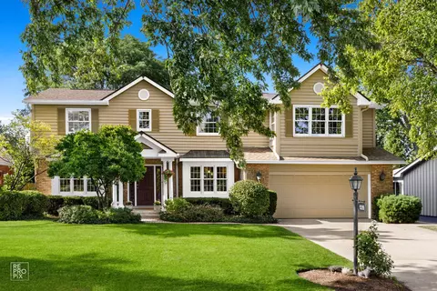 128 Naperville Rd, Clarendon Hills, IL 60514