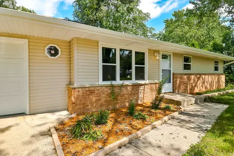 3010 Lotus Ln, Machesney Park, IL 61115