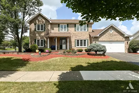 1046 Adler Ln, Carol Stream, IL 60188